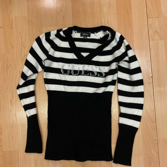 Guess Sweater - Picture 1 of 3